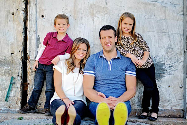Photo of Jon Chasteen, an alumnus of Southwestern Christian University, and his family